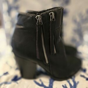 Elegant Black Ankle Boots